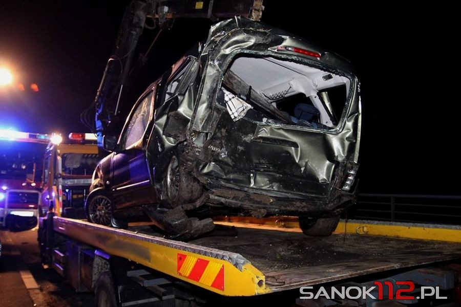 Zjechał ze skarpy i wpadł potoku