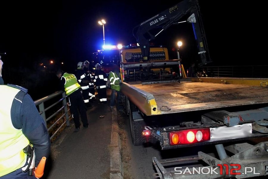 Zjechał ze skarpy i wpadł potoku