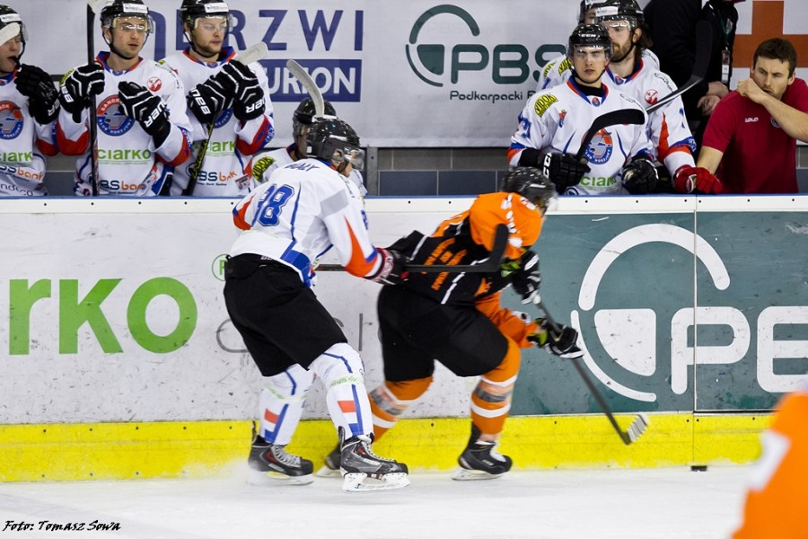 Jastrzębie wygrywa po rzutach karnych