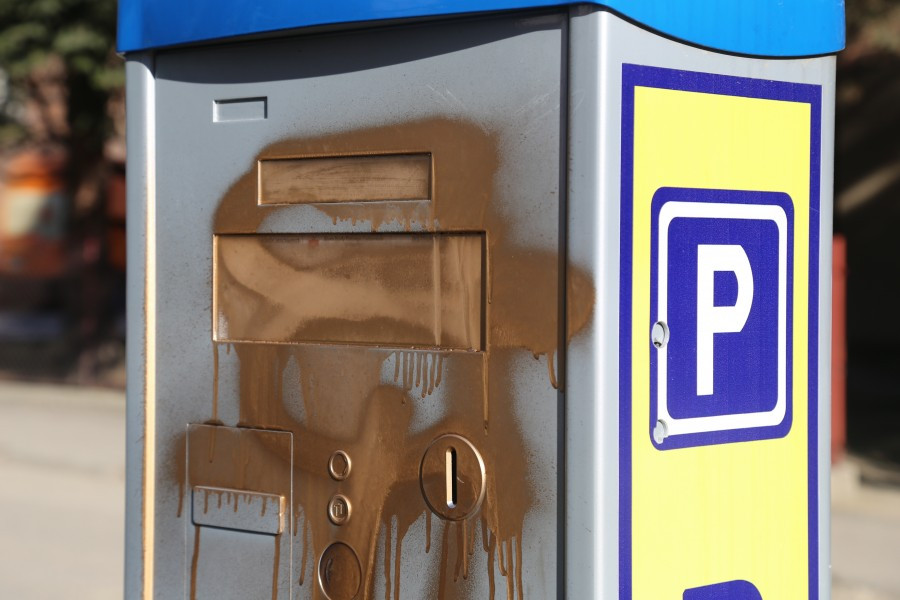 Wandale zniszczyli parkomaty