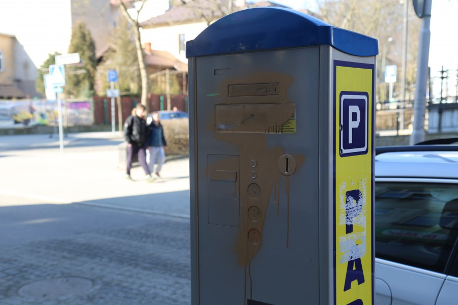 Wandale zniszczyli parkomaty