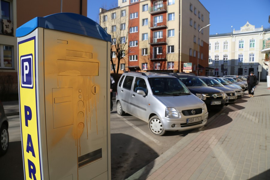 Wandale zniszczyli parkomaty