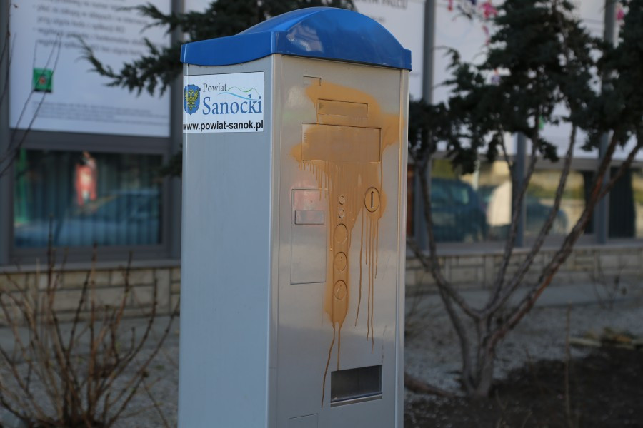 Wandale zniszczyli parkomaty