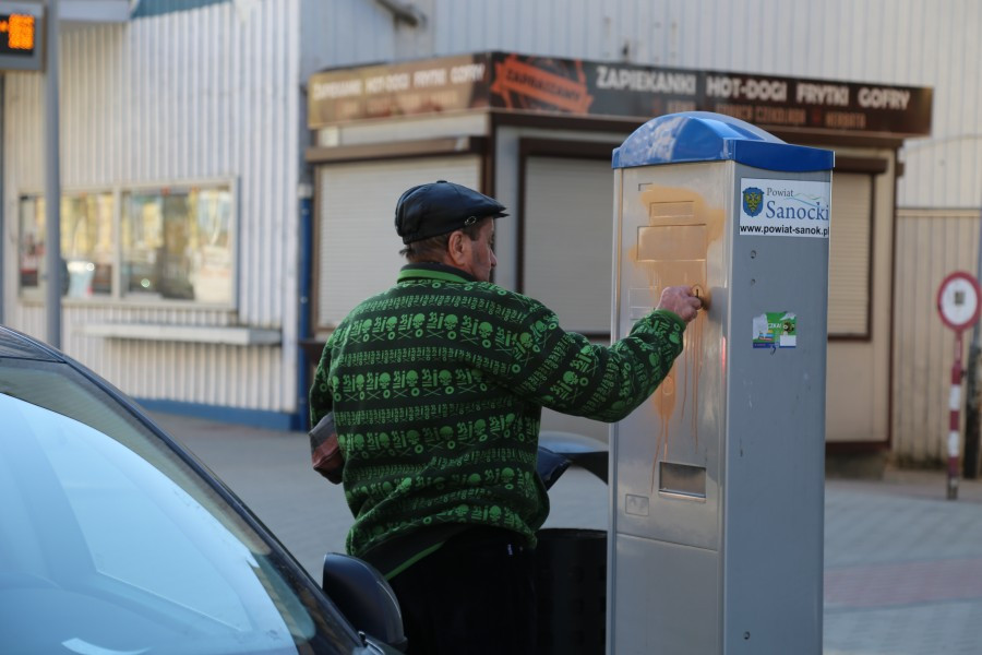 Wandale zniszczyli parkomaty