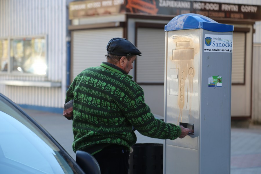 Wandale zniszczyli parkomaty