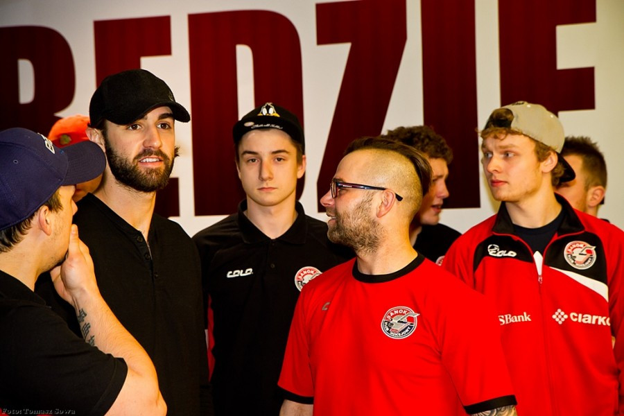 Hokeiści na otwarciu Galerii Sanok