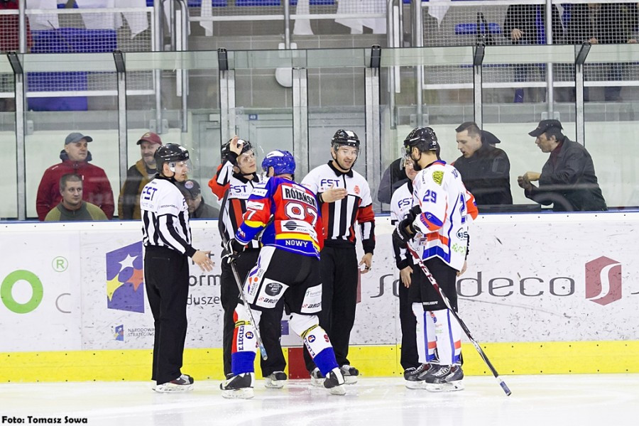 Katastrofalne błędy gospodarzy i brąz oddala się od Sanoka