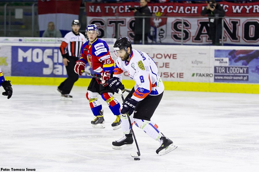 Katastrofalne błędy gospodarzy i brąz oddala się od Sanoka