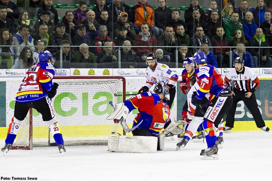 Katastrofalne błędy gospodarzy i brąz oddala się od Sanoka