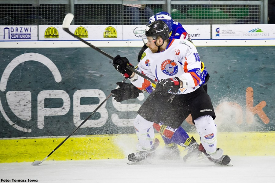 Katastrofalne błędy gospodarzy i brąz oddala się od Sanoka