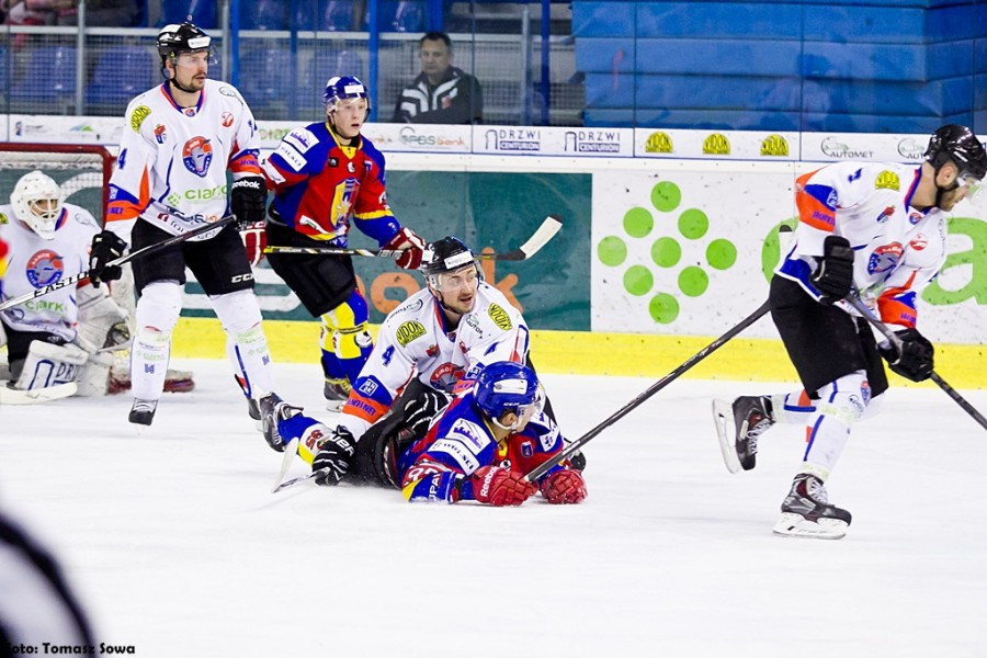 Katastrofalne błędy gospodarzy i brąz oddala się od Sanoka