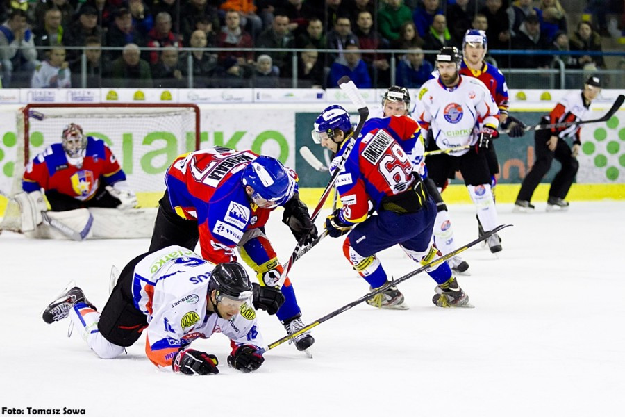 Katastrofalne błędy gospodarzy i brąz oddala się od Sanoka