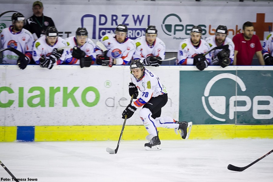 Katastrofalne błędy gospodarzy i brąz oddala się od Sanoka