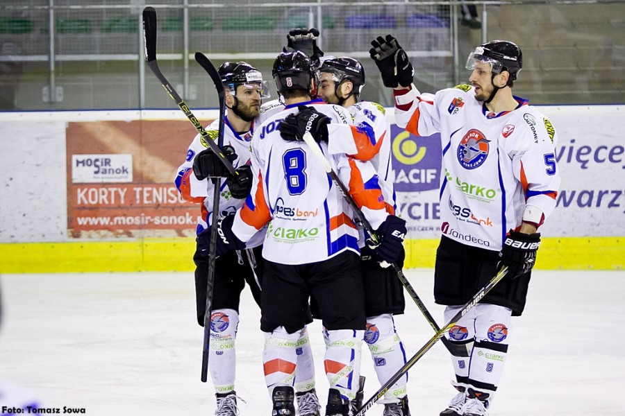 Katastrofalne błędy gospodarzy i brąz oddala się od Sanoka