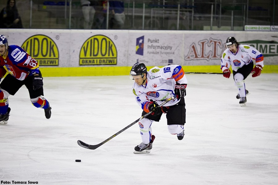 Katastrofalne błędy gospodarzy i brąz oddala się od Sanoka