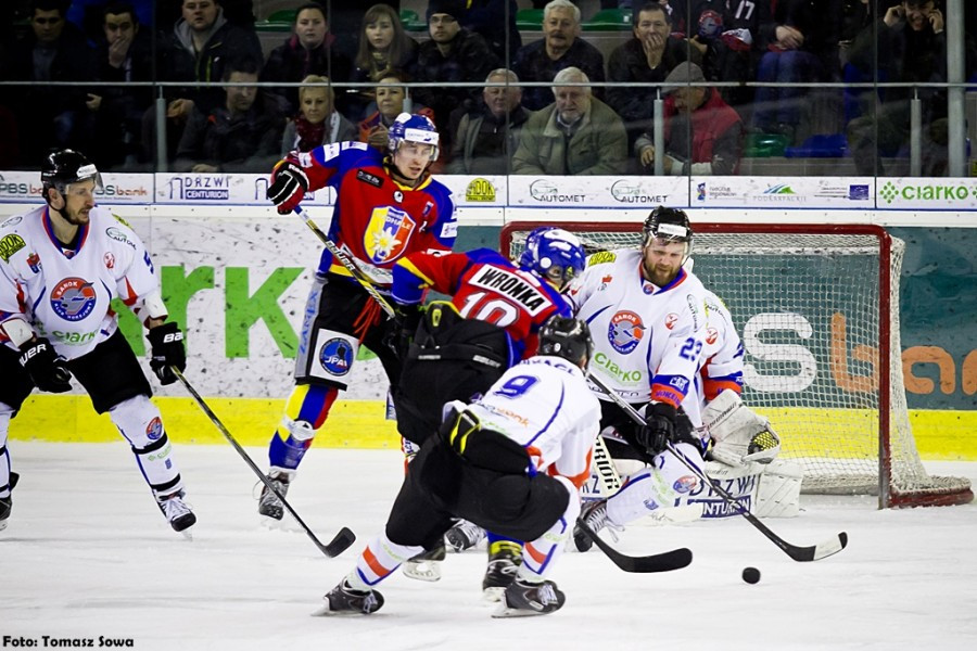 Katastrofalne błędy gospodarzy i brąz oddala się od Sanoka