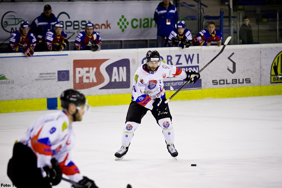 Katastrofalne błędy gospodarzy i brąz oddala się od Sanoka