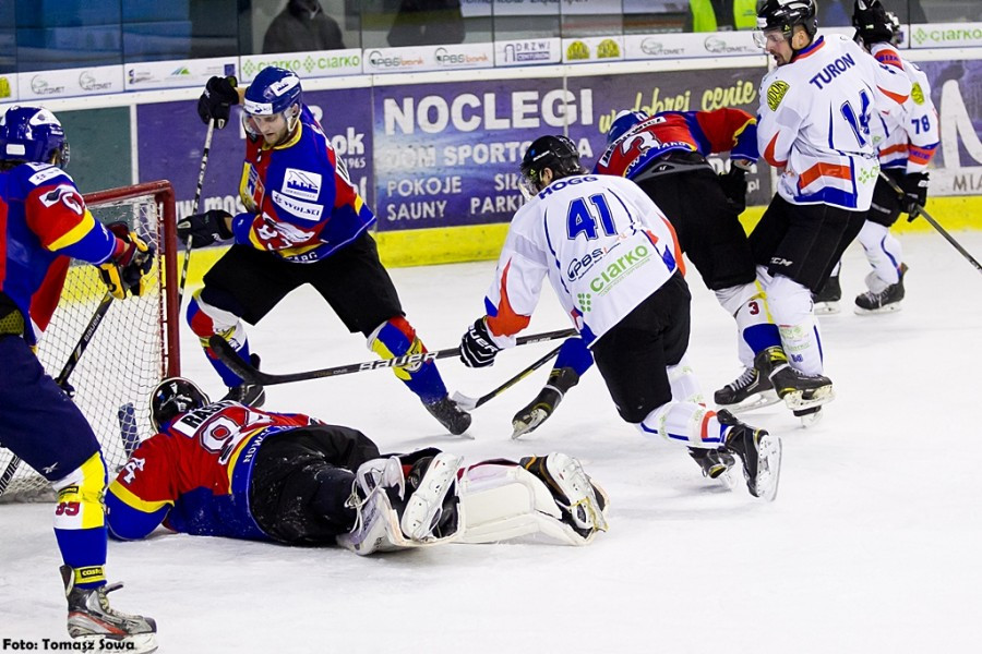 Katastrofalne błędy gospodarzy i brąz oddala się od Sanoka