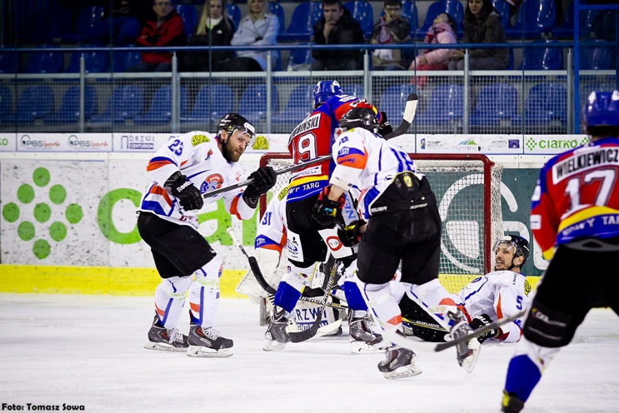 Katastrofalne błędy gospodarzy i brąz oddala się od Sanoka