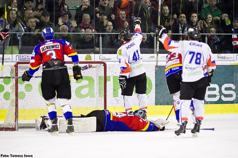 Katastrofalne błędy gospodarzy i brąz oddala się od Sanoka