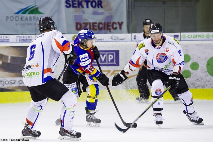 Katastrofalne błędy gospodarzy i brąz oddala się od Sanoka