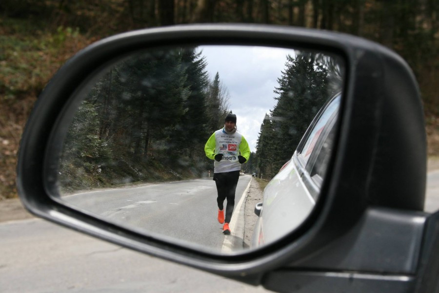 860 km z Bieszczadów nad Bałtyk. Andrzej biegnie po życie dla Józia
