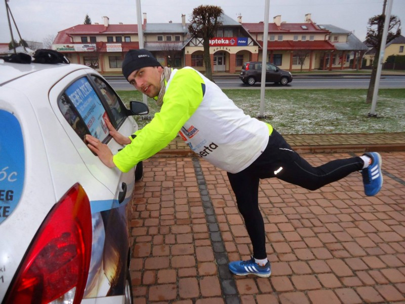 860 km z Bieszczadów nad Bałtyk. Andrzej biegnie po życie dla Józia