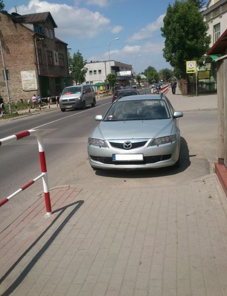 Tak parkujemy w Sanoku. Na miejscu dla karetek