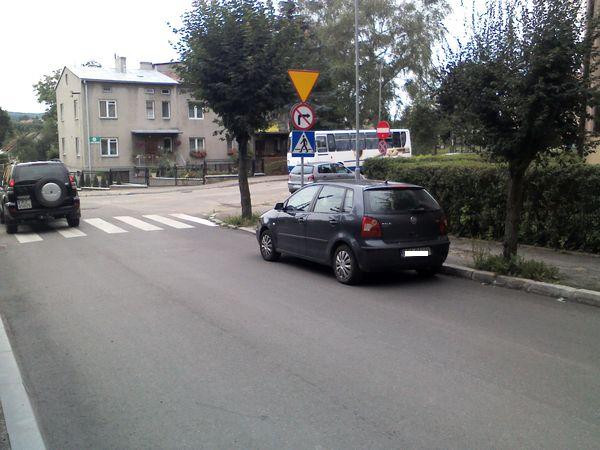 Tak parkujemy w Sanoku. Na miejscu dla karetek