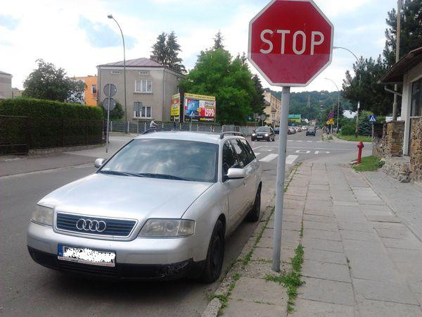 Tak parkujemy w Sanoku. Na miejscu dla karetek