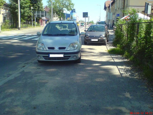 Tak parkujemy w Sanoku. Na miejscu dla karetek