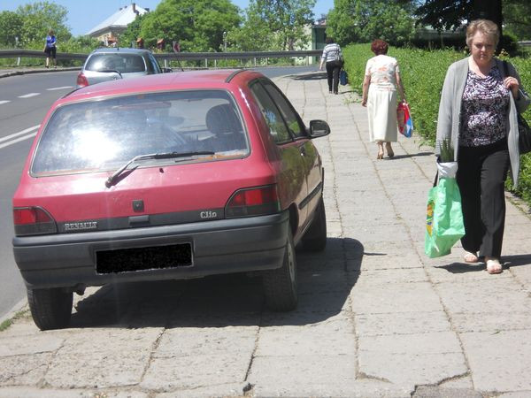 Tak parkujemy w Sanoku. Na miejscu dla karetek