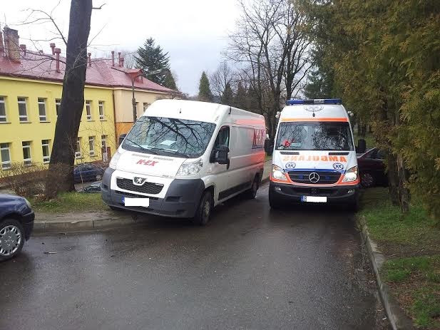 Tak parkujemy w Sanoku. Na miejscu dla karetek