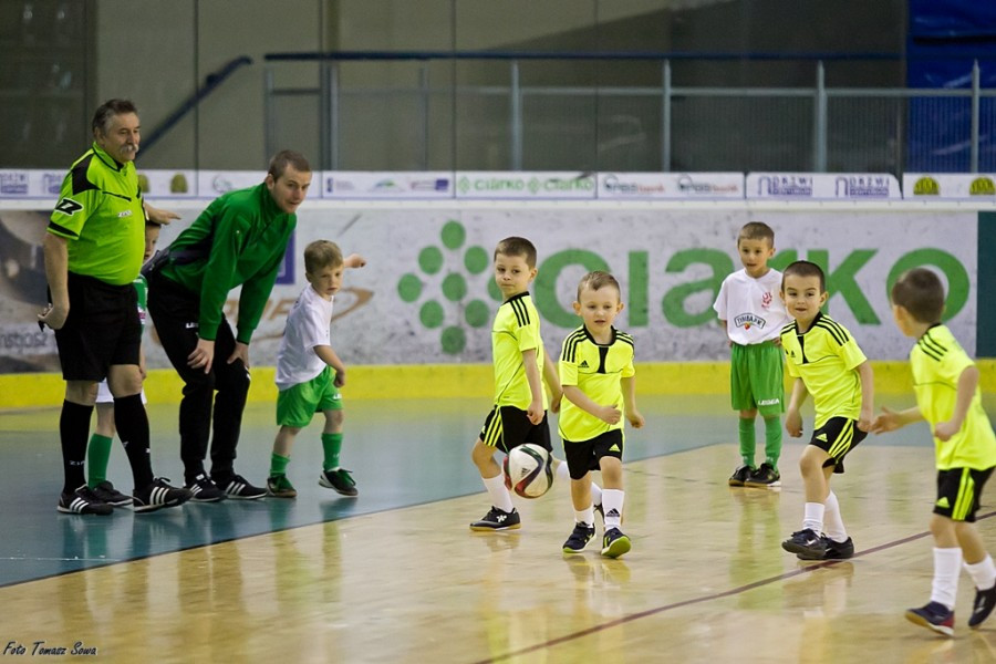 Turniej piłkarski w Arenie Sanok. Pierwsze strzelone bramki i ogromna radość małych zawodników