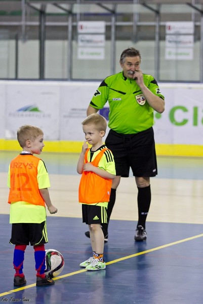 Turniej piłkarski w Arenie Sanok. Pierwsze strzelone bramki i ogromna radość małych zawodników