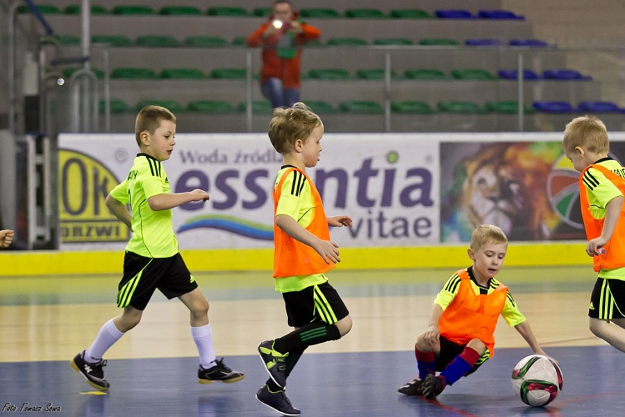 Turniej piłkarski w Arenie Sanok. Pierwsze strzelone bramki i ogromna radość małych zawodników
