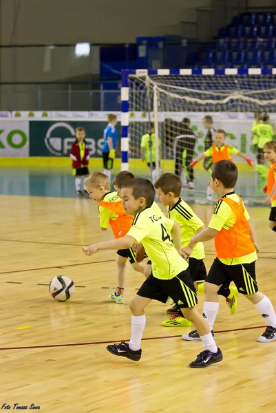 Turniej piłkarski w Arenie Sanok. Pierwsze strzelone bramki i ogromna radość małych zawodników