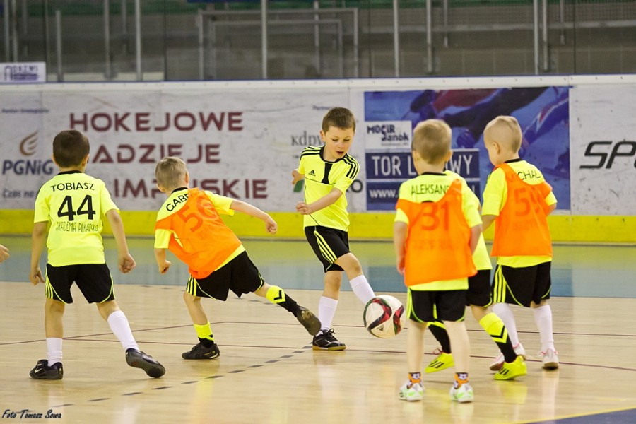 Turniej piłkarski w Arenie Sanok. Pierwsze strzelone bramki i ogromna radość małych zawodników