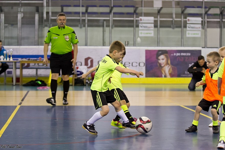 Turniej piłkarski w Arenie Sanok. Pierwsze strzelone bramki i ogromna radość małych zawodników