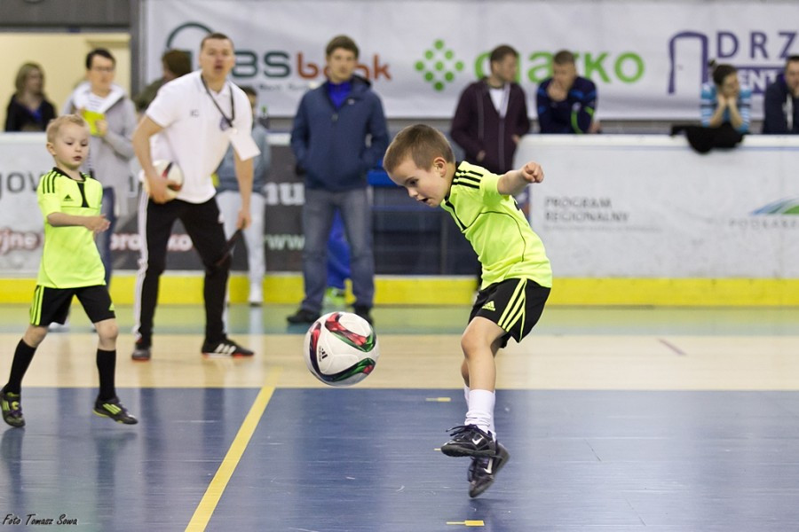 Turniej piłkarski w Arenie Sanok. Pierwsze strzelone bramki i ogromna radość małych zawodników