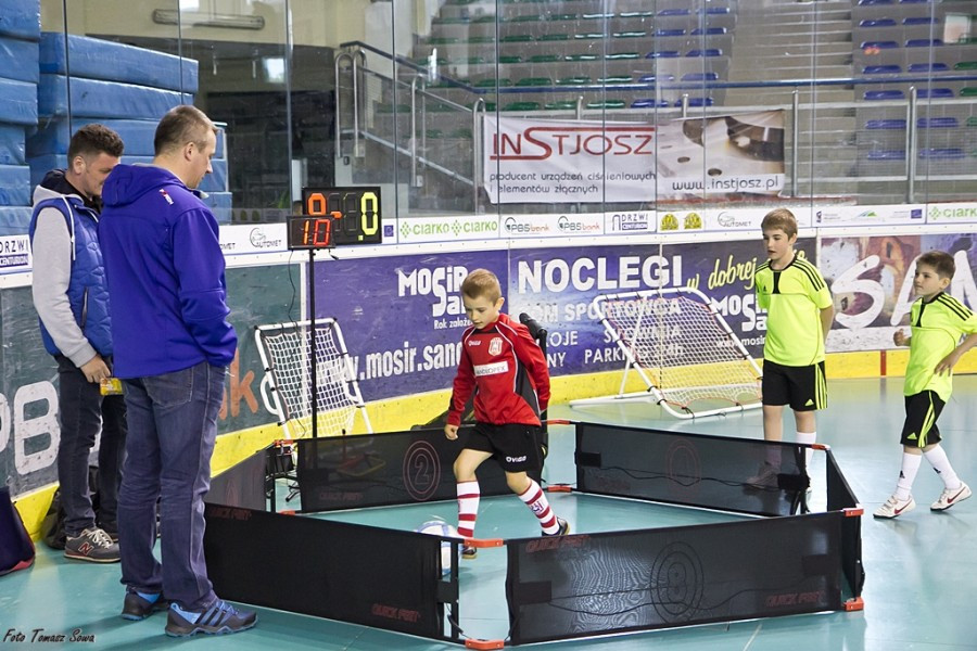 Turniej piłkarski w Arenie Sanok. Pierwsze strzelone bramki i ogromna radość małych zawodników
