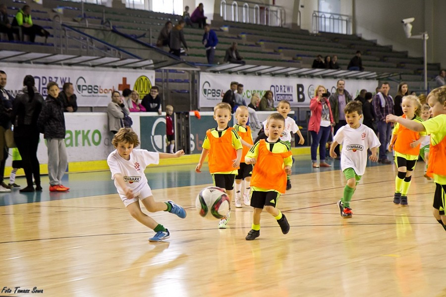 Turniej piłkarski w Arenie Sanok. Pierwsze strzelone bramki i ogromna radość małych zawodników