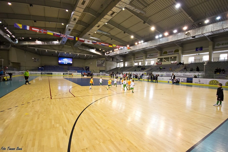 Turniej piłkarski w Arenie Sanok. Pierwsze strzelone bramki i ogromna radość małych zawodników