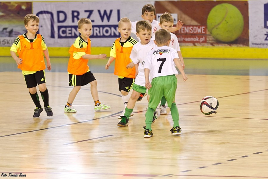 Turniej piłkarski w Arenie Sanok. Pierwsze strzelone bramki i ogromna radość małych zawodników