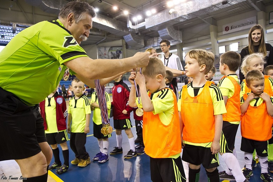 Turniej piłkarski w Arenie Sanok. Pierwsze strzelone bramki i ogromna radość małych zawodników