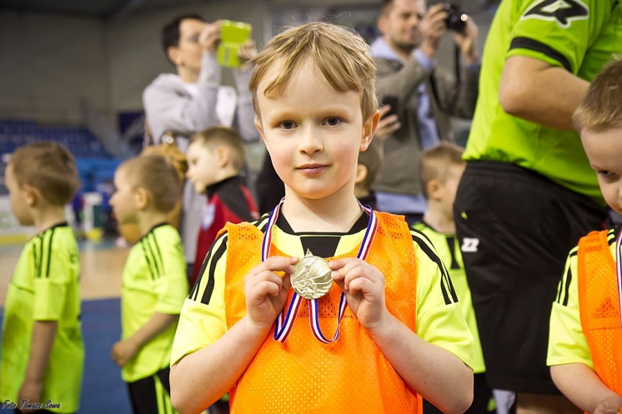 Turniej piłkarski w Arenie Sanok. Pierwsze strzelone bramki i ogromna radość małych zawodników