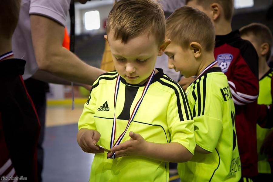 Turniej piłkarski w Arenie Sanok. Pierwsze strzelone bramki i ogromna radość małych zawodników