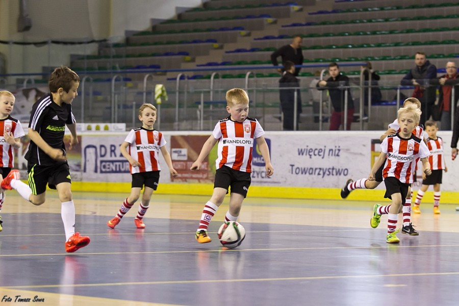 Turniej piłkarski w Arenie Sanok. Pierwsze strzelone bramki i ogromna radość małych zawodników