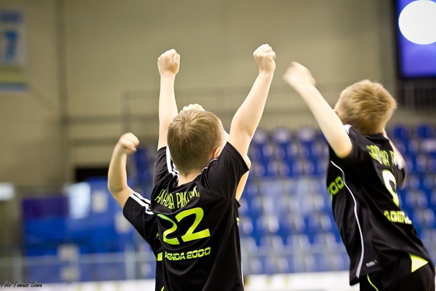 Turniej piłkarski w Arenie Sanok. Pierwsze strzelone bramki i ogromna radość małych zawodników