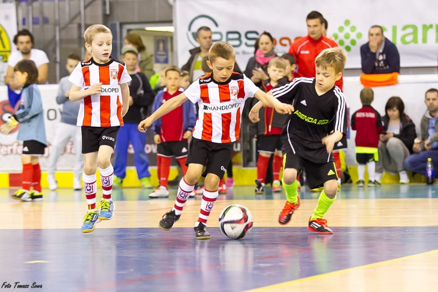 Turniej piłkarski w Arenie Sanok. Pierwsze strzelone bramki i ogromna radość małych zawodników